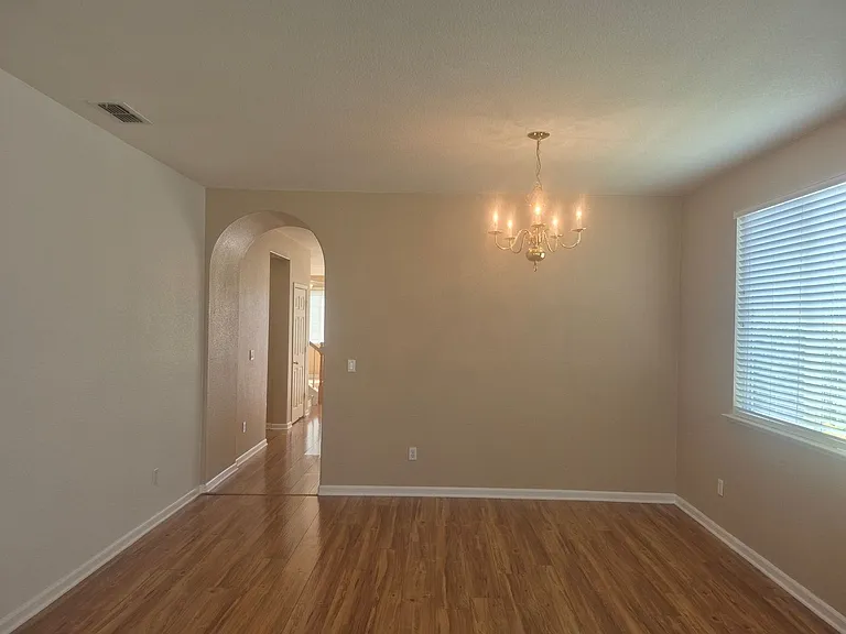 5040 Kankakee Dr — Photo 5