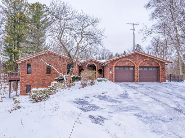 1636 Deerpath Cir, Winthrop Harbor, IL 60096