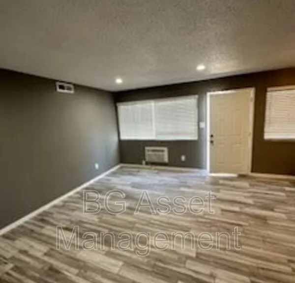2417 Northrop Ave #2 — Photo 4