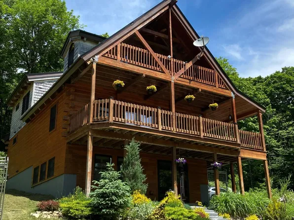 690 Bergrucken Ln, Stamford, VT 05350