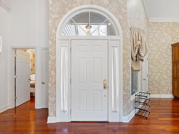 5th image of 1046 Heather Hills Ln