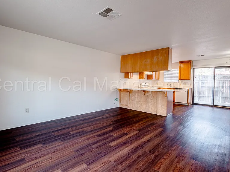 8400 Laborough Dr — Photo 4