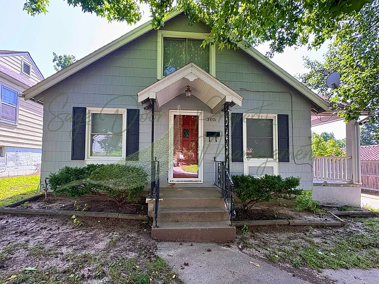 305 N Crysler Ave — Photo 1