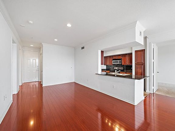 4th image of 7575 Kirby Dr APT 2301