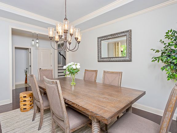 4th image of 709 Park Manor Dr SE