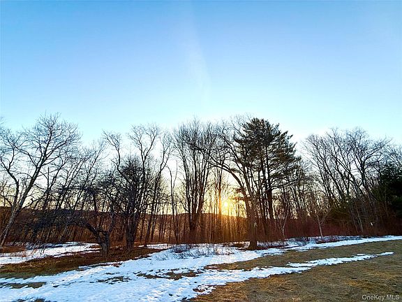 5th image of 2182 Snake Hill Road