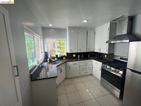 4th image of 2554 Virginia St