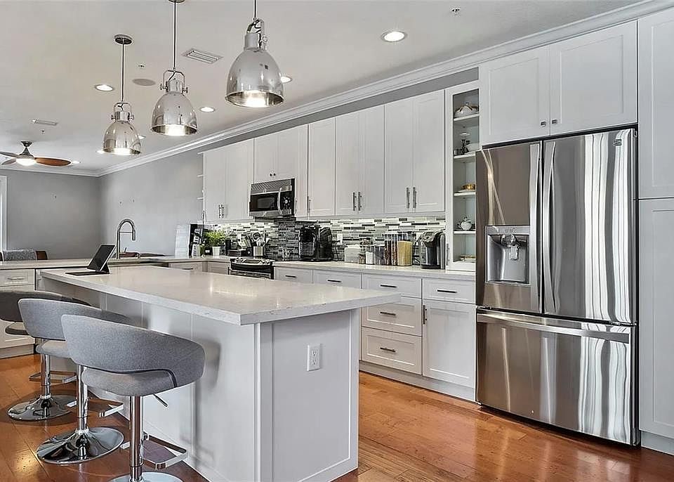 1st image of 2221 NE 9th Avenue