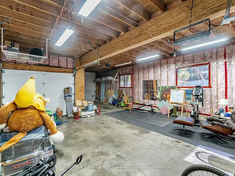 22 Balmoral Dr — Photo 36