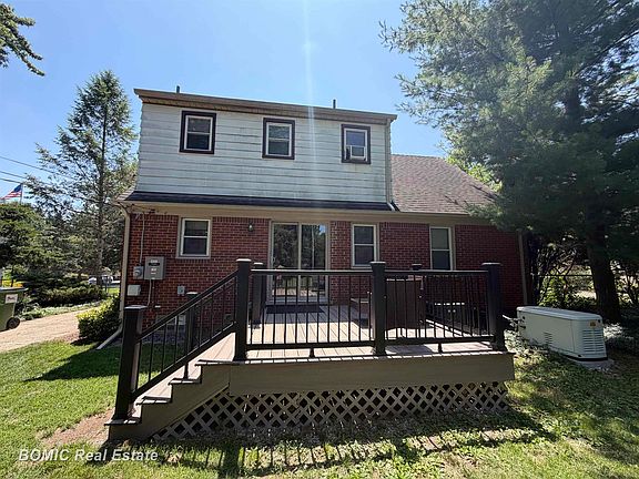 3rd image of 7581 Saint John St