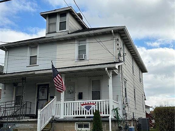 2nd image of 123 Spring St