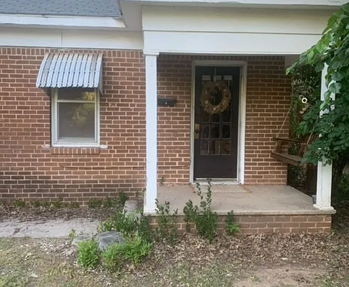 840 S Flood Ave — Photo 1