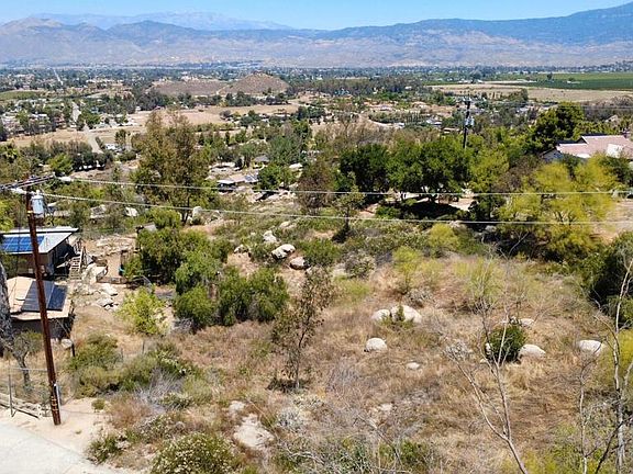 2nd image of 2 Vista Del Valle