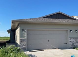 9425 W Dolores Dr, Sioux Falls, SD 57106