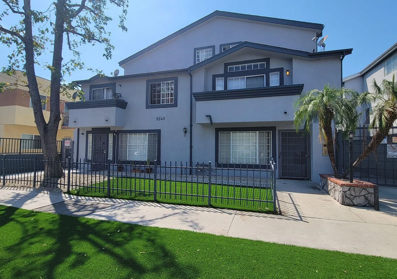 5245 RIVERTON AVE. — Photo 1
