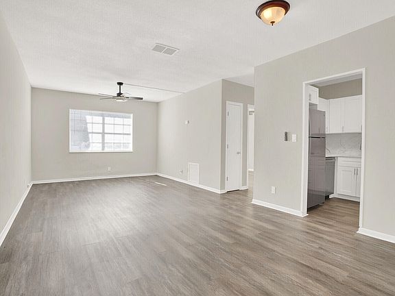 5th image of 299 SW 7th St #1040