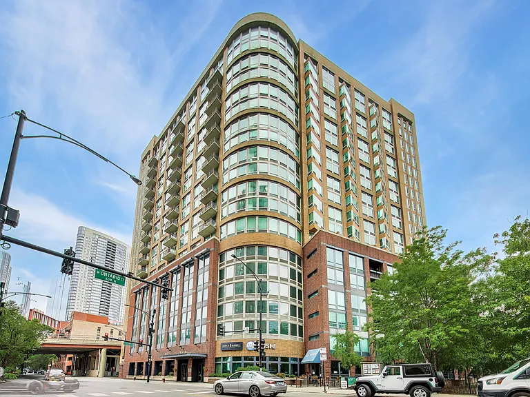 600 N Kingsbury St #809 — Photo 1