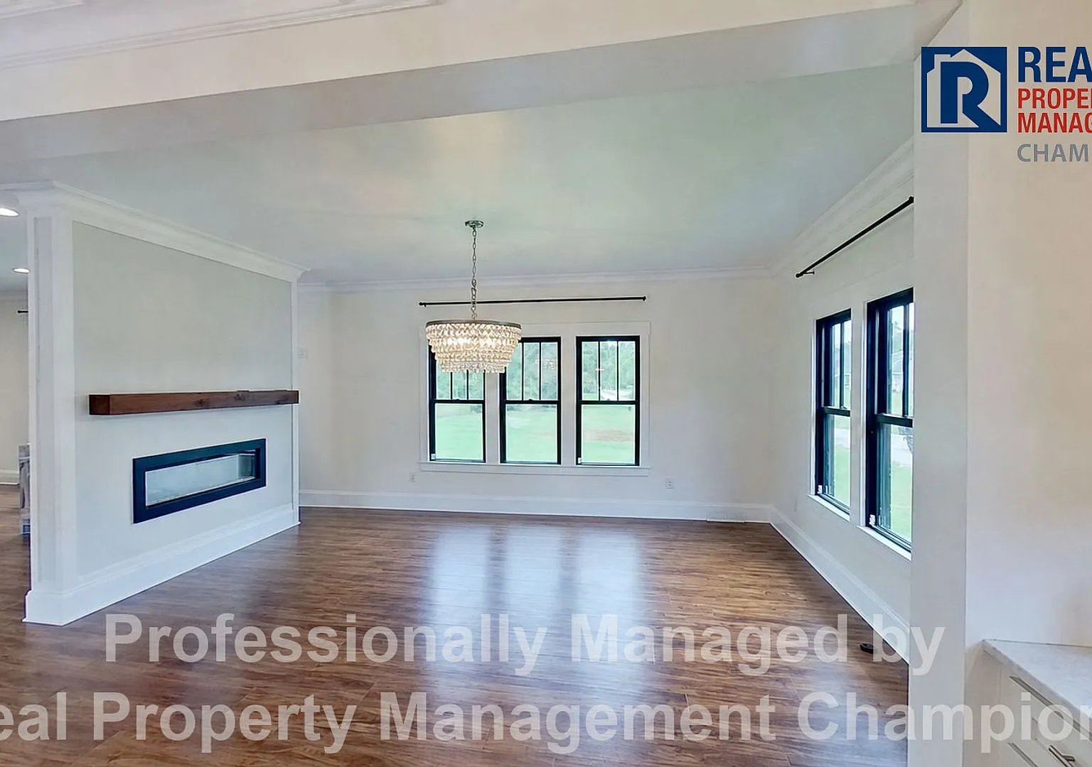 Stunning 4 BD/3 BA Fully Renovated Home on 6 Acres w/Pond — Photo 4
