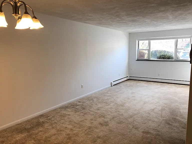 Lexington St Apartments — Photo 49