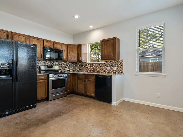 4415 Clawson Rd — Photo 13