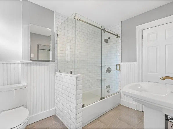 104 Oak Street image 14 of 17