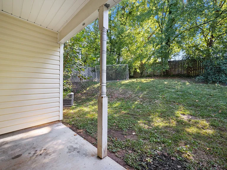 1140 Drew St — Photo 14