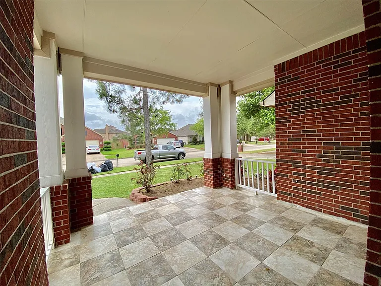 10323 Stanbrook Dr — Photo 2
