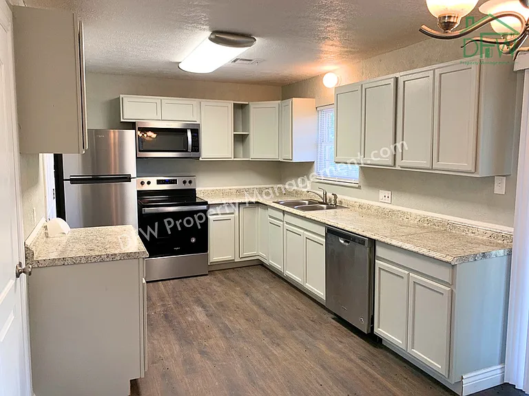 2709 NW Hilltop Dr — Photo 5