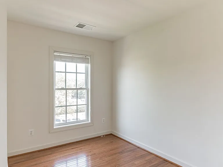 908 W Glebe Rd — Photo 28