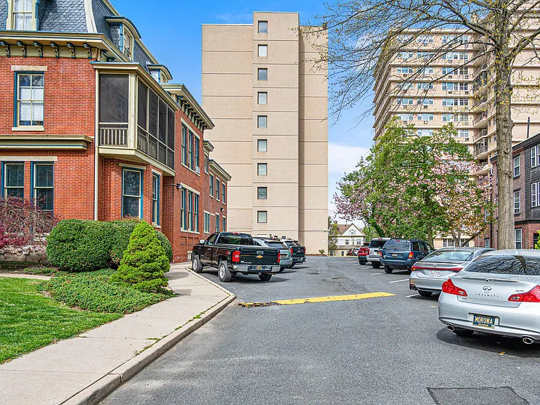 1211 Delaware Ave #203 — Photo 3