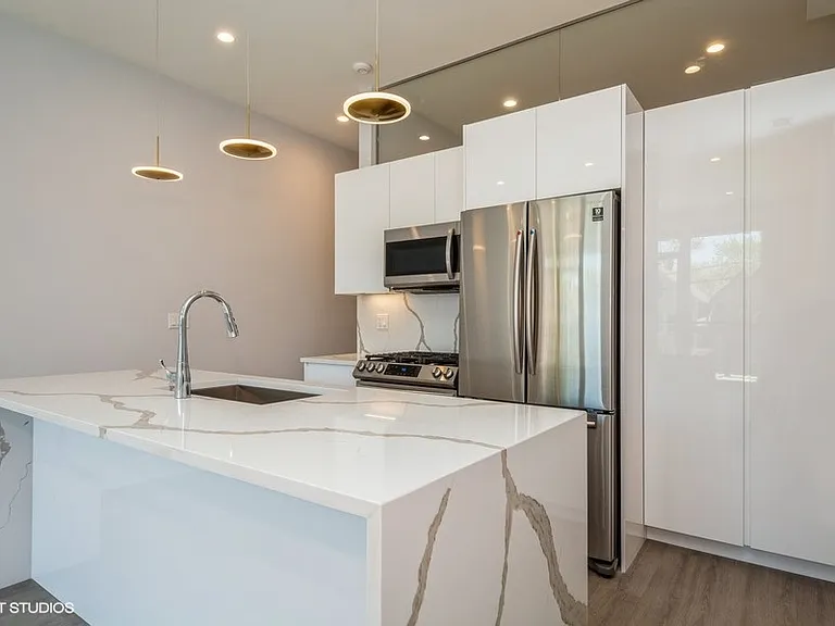 2401 W Wabansia Ave #Penthouse 507 — Photo 8