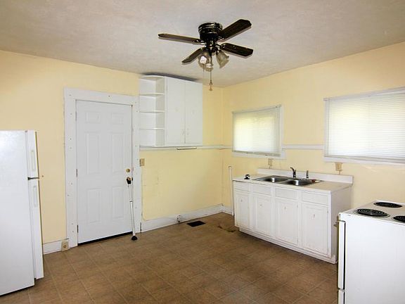 4th image of 427 Haywood Ave