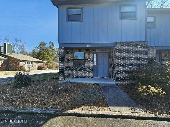 2nd image of 102 Hampshire Cir