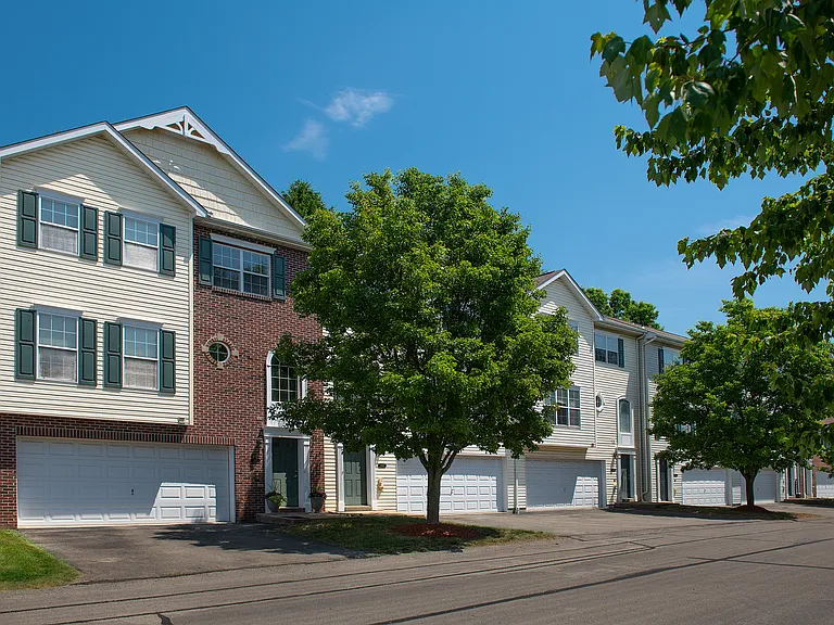 Holiday Park Apartments and Townhomes — Photo 21