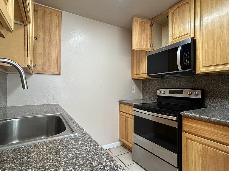 665 E Olive Ave #4 — Photo 4