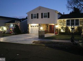 11967 Dumont Rd, Philadelphia, PA 19116