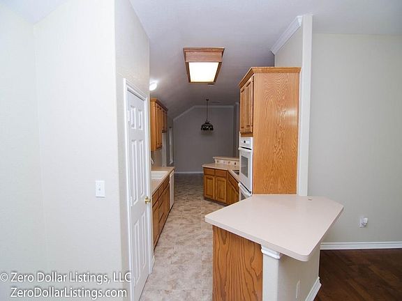 4th image of 1305 Woodlawn Pkwy