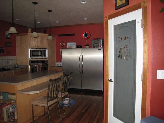 gourmet kitchen