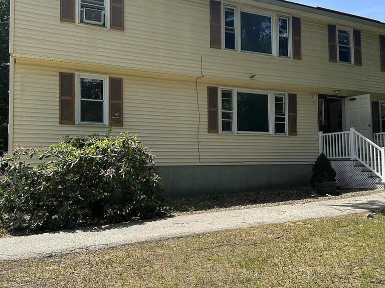 153 Hampstead Rd #A — Photo 1