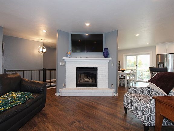 Gas fireplace