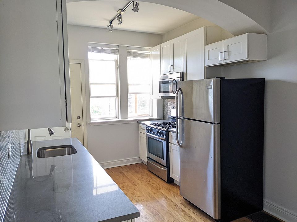 1st image of 2125 N Richmond St #1