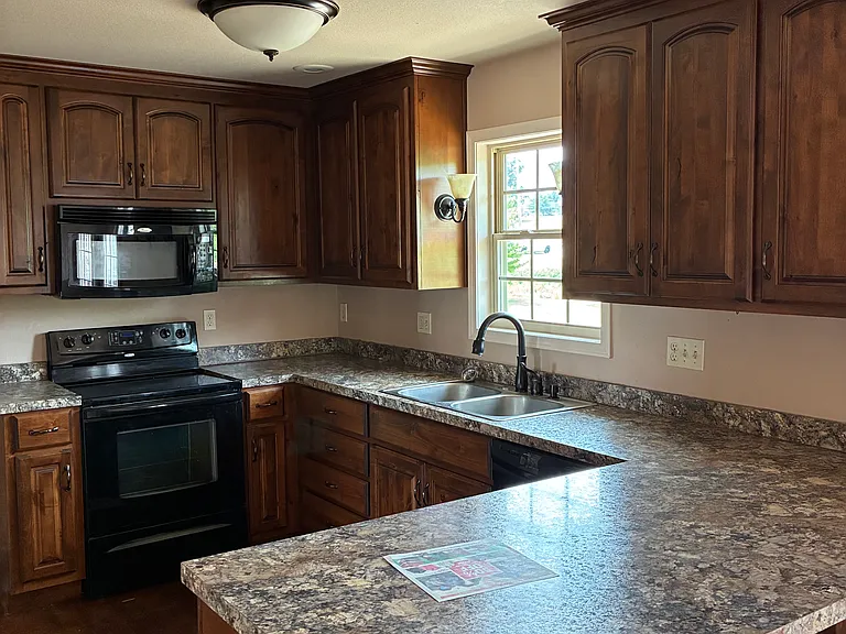 1902 Texas Ave — Photo 5