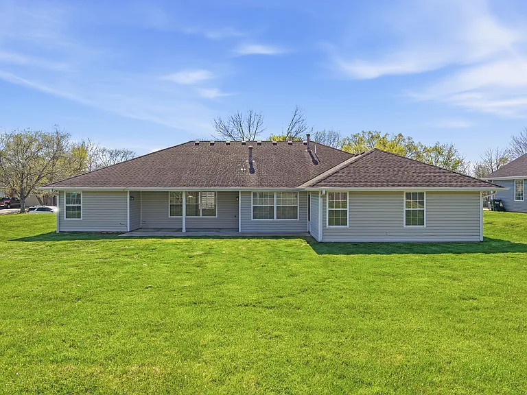 3604 Chatham Dr — Photo 32