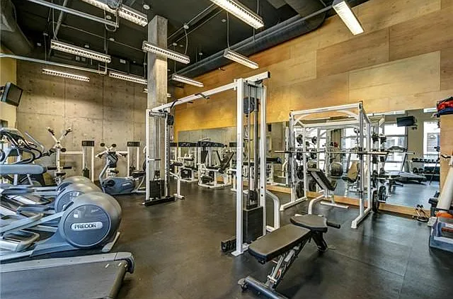 1420 E Pine St #E202 — Photo 30