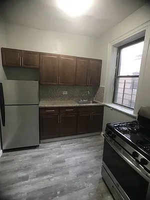 Rented by City Prime Commercial Realty  | media 19