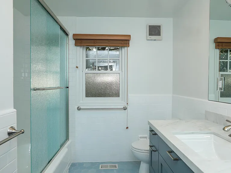 1030 Hopkins Ave — Photo 14