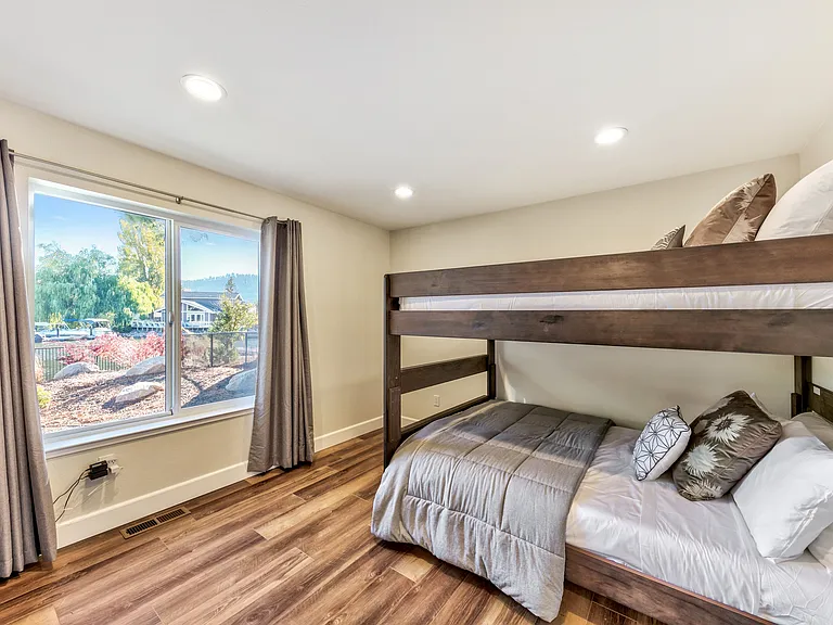 1661 Venice Dr — Photo 17