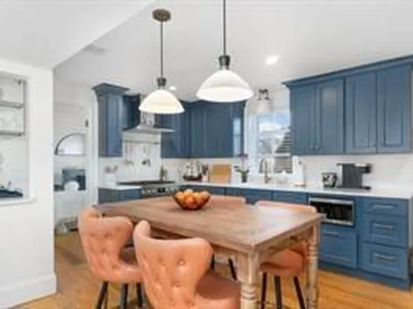 17 Willow St Unit 2, Newport, RI 02840