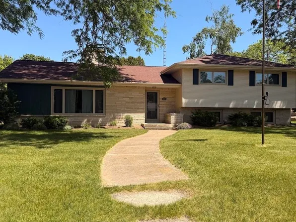 615 Lake Shore Dr, Beaver Dam, WI 53916
