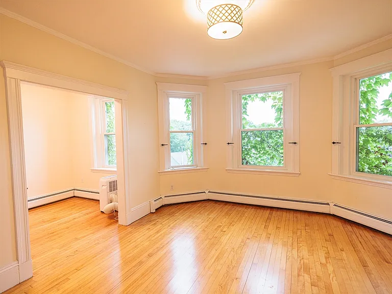 315 Harvard St #8 — Photo 8